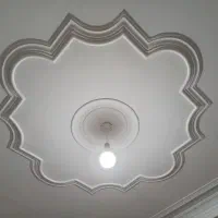 کارگر برای گچکاری