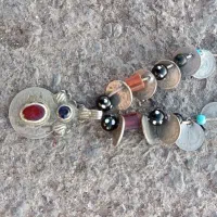 گردنی خیلی خیلی قدیمی پول های قدیمی بایک پلاک|جواهرات|میانه, |دیوار