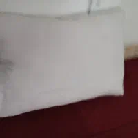 بالشت زیر سر