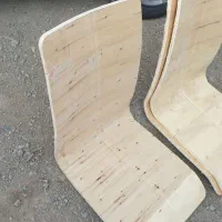 کف و پشت صندلی چوبی