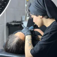 آموزش تتوی صورت فیبروز میکروبلیدینگ‌ خط چشم شیدلب