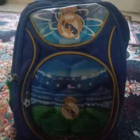 کیف مدرسه با طرح رئال مادرید و خیلی بزرگ