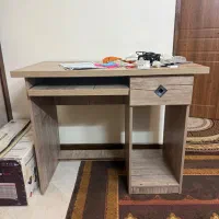 میز کامپیوتر کاملا سالم خانگی