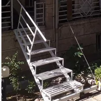 جوشکار سیار سایبان و نما ساختمان. خرده کاری