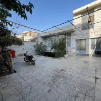 منزل کلنگی درب حیاط ۲۶۰ متر خ ساحل رباط