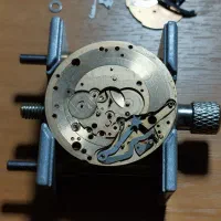 مرغک ساعت امگا