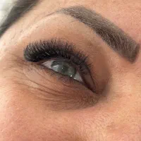 انجام خدمات اکستنشن مژه و لیفت ابرو