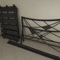 تخت فلزی