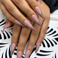 تخفیف ویژه کاشت و ترمیم ناخن