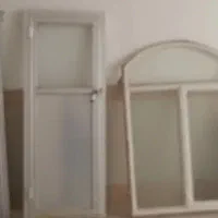 درب و پنجره و سنگ پله