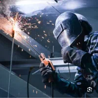 سرمایه‌گذاری سه استادکار در در حرفه مختلف نیازمندم