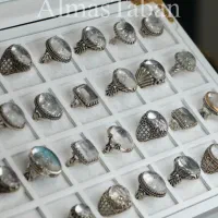 در نجف اشرف نگین‌ صاف با رکاب نقره مردانه