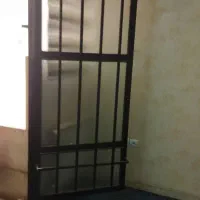 مقداری وسایل منزل به فروش می‌رسد