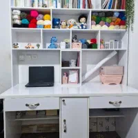 میز تحریر و کامپیوتر