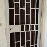 درب چوبی به همراه حفاظ فلزی