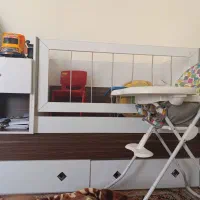 تخت کودک و صندلی غذا