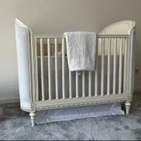 تخت نوزاد به همراه کنسول