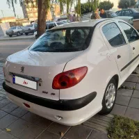 ۹۴ v8