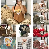 تعدادی لباس به فروش میرسد