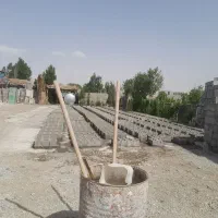 یک کارگر بلوک زن نیازمندم