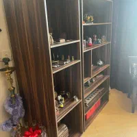 تعدادی کمد و بوفه ای