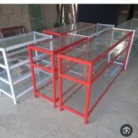 ویترین شیشه ایی