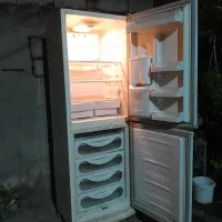 یک عددیخچال فریزر|یخچال و فریزر|ساری, |دیوار