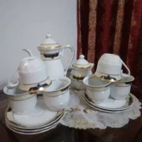 یکدست فنجان نعلبکی چینی سفید با قوری وقندان