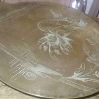 بشقاب وسط میز خیلی قدیمی