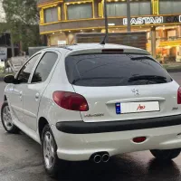 ۲۰۶ سقف شیشه ای