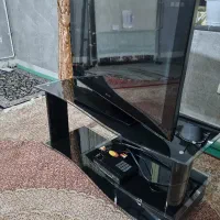 تلویزیون و میز و دیجیتال