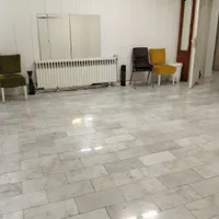 پلاتو ۴۰ متری در یوسف‌آباد|اجارهٔ کوتاه‌مدت دفتر کار و فضای آموزشی|تهران, یوسف‌آباد|دیوار