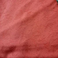 سه قواره پارچه|لباس|شیراز, قدوسی غربی|دیوار