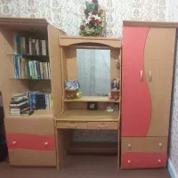 یک قفسه کتاب وجالباسی جاداروزیبا