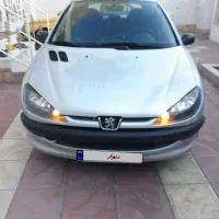 پژو 206 هاچ‌بک نقره‌ای تیپ 2 فرانسوی