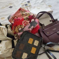 کفش و لباس و کیف برای نیازمند