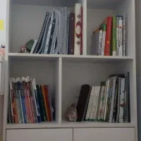 کتابخانه و میز تحریر