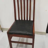صندلی چوبی سالم ومحکم