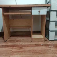 میز کامپیوتر کوچک و جمع‌و‌جور