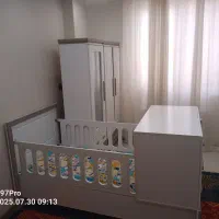 تخت و صندلی و گهواره کودک