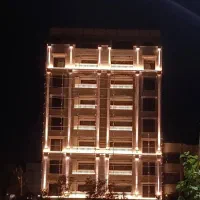 ۴دهنه مغازه واقع در خیابان سعدی