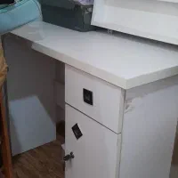 میز و صندلی و شلف|آرایشگاه و سالن‌های زیبایی|بندر انزلی, مسکن مهر|دیوار