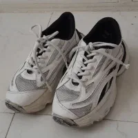 کتونی ریبوک سایز ۳۸ شیک و خوش پا
