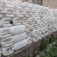 تعدادی گالن ۲۰لیتری