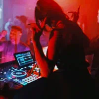 دیجی پر انرژی آقا و بانو DJ دی جی حرفه ای شاد