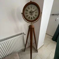 ساعت پایه دار