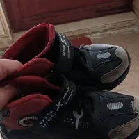 کفش پسرانه|کفش و لباس بچه|صحنه, |دیوار