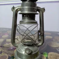 فانوس نفتی وساعت رومیزی