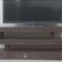 میز تلویزیون بسیار محکم و مقاوم درحد نو