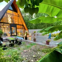 کلبه-ای-خوش-ساخت-با-ویوی-جنگلی-مجموعه-برند